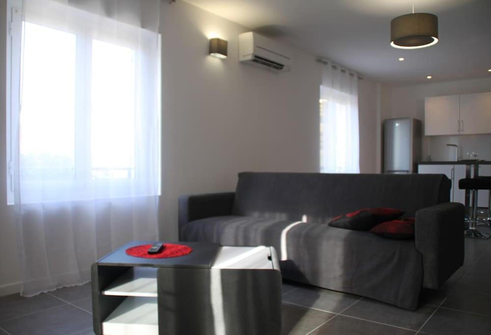 Appart Dans Maison 2 Km De La Plage Villeneuve-Loubet Exterior photo
